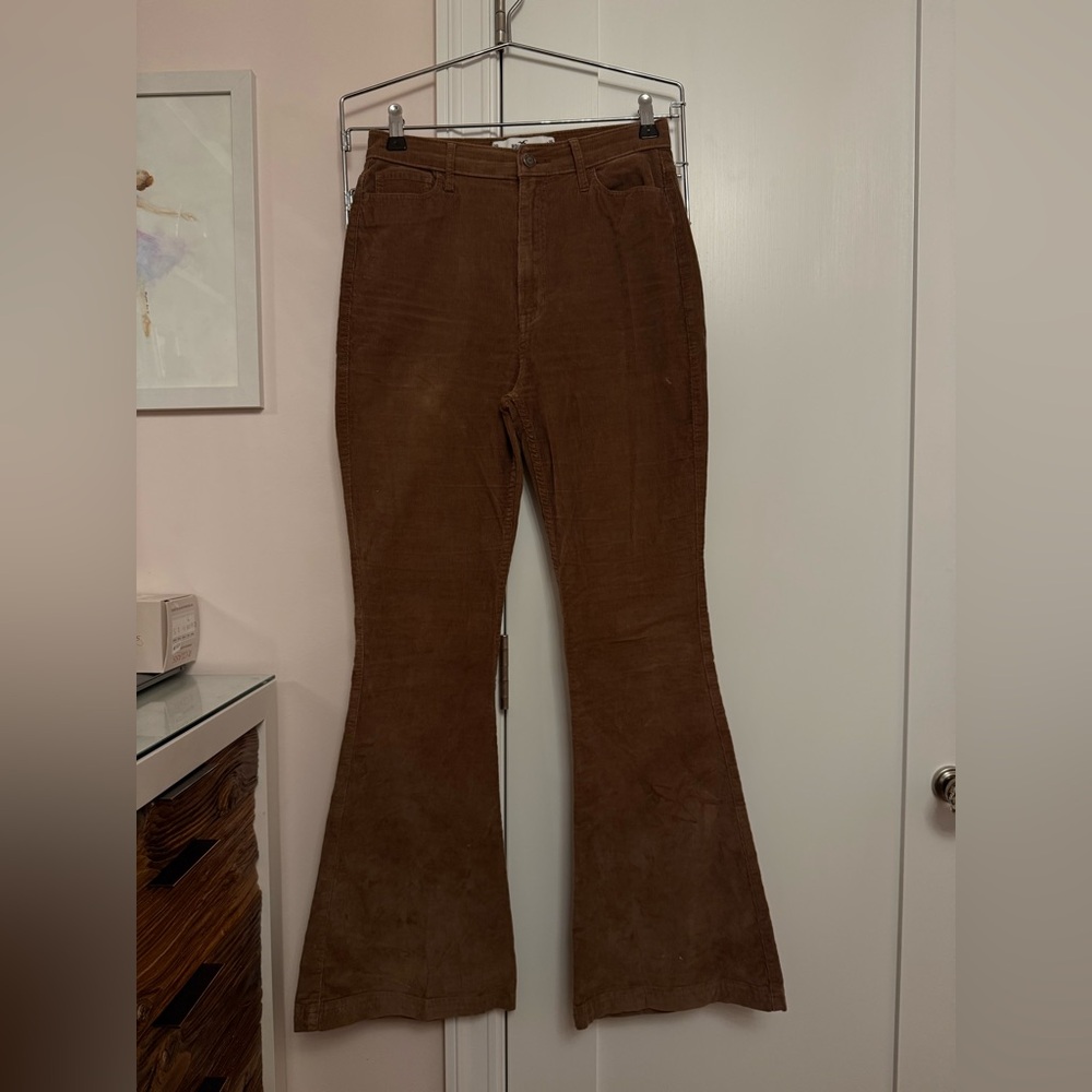 ✨ Hollister Brown Corduroy Flare Pants | Size 3R (W26)